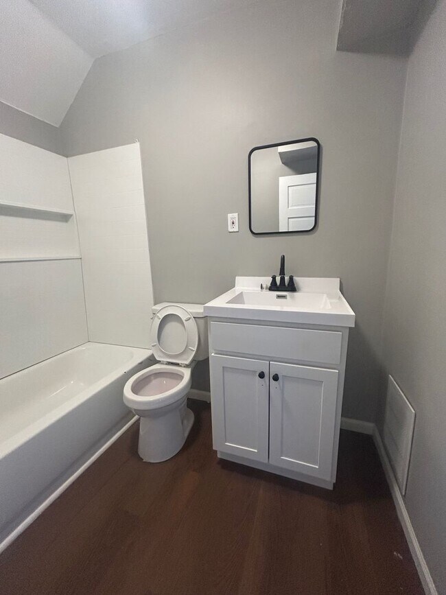 Photo - 1231 W 5th St Unit 1231 W 5th St- 2