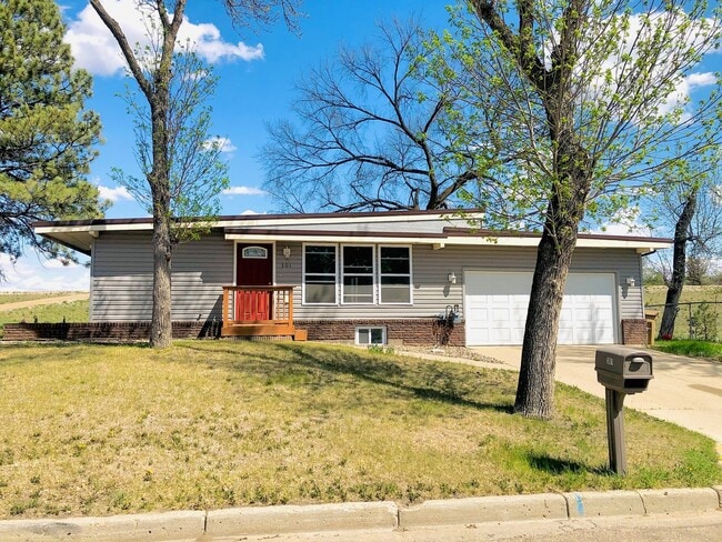 Building Photo - 3 Bedroom Home