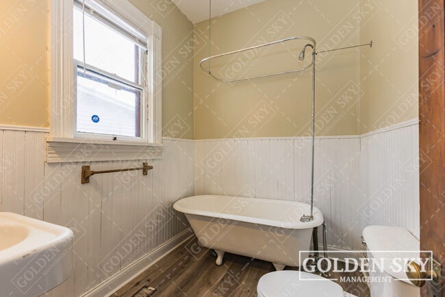 Photo - 805 E Jackson St