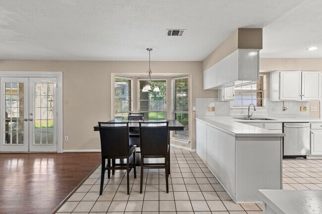Photo - 16906 Poplar Hill St