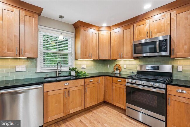 Photo - 8910 Bradford Rd