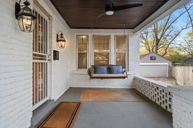 Photo - 401 Alexander St
