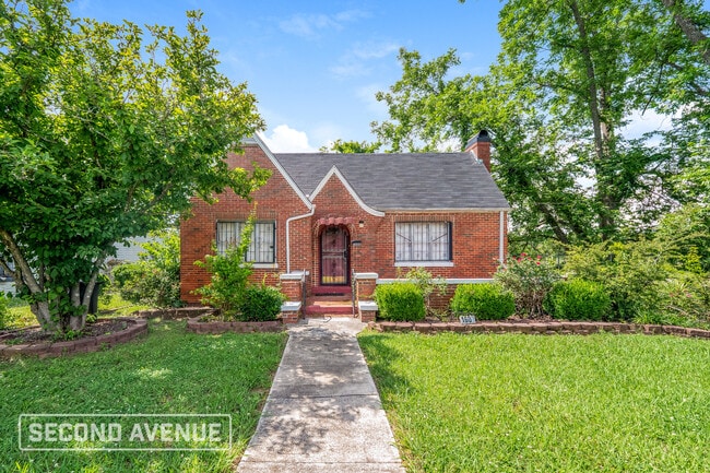 Photo - 141 Labelle St House