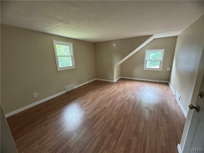 Photo - 220 Roxann Ave