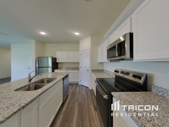 Photo - 1050 Large Poppy Dr