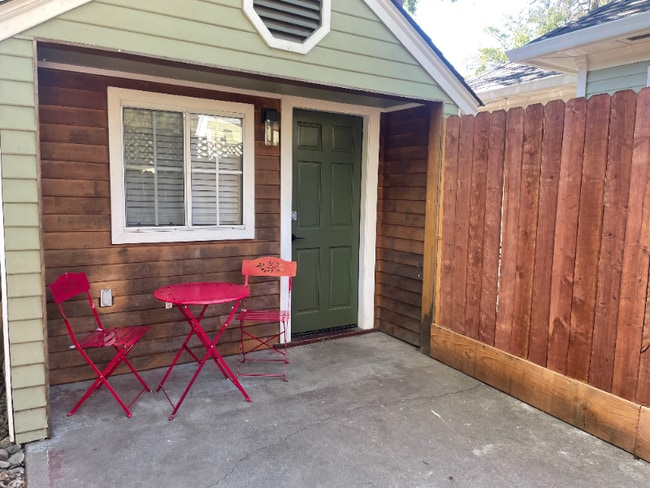 Photo - 141 W 12th St