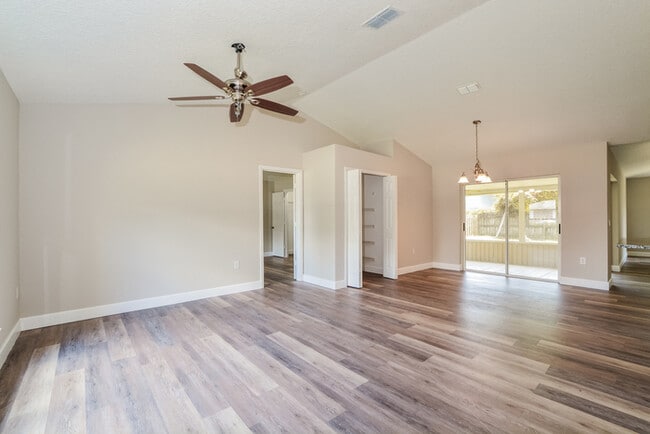 Photo - 2897 Grayton St
