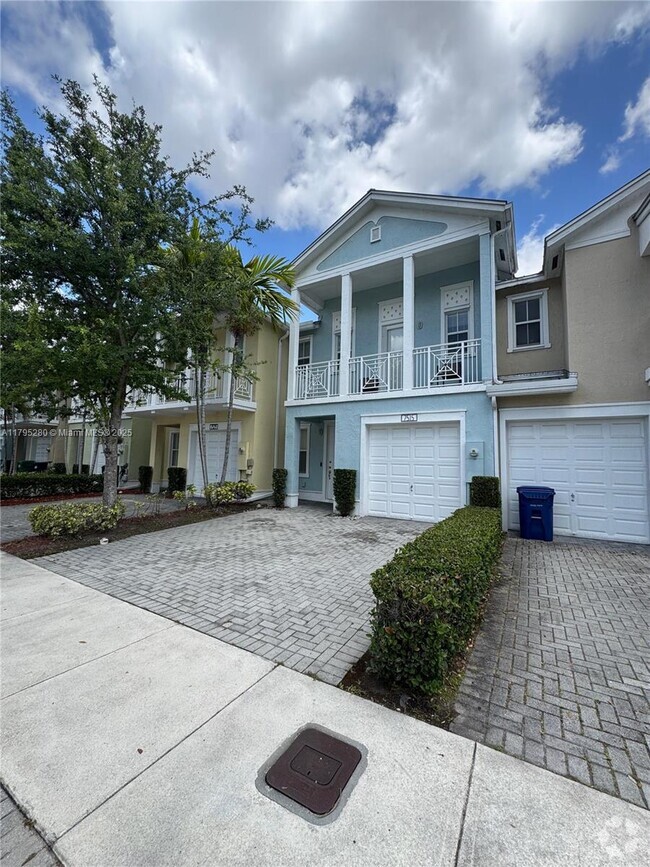 Building Photo - 7515 NW 114th Path Rental