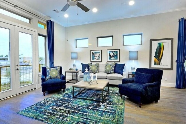 Building Photo - 5817 E Post Oak Ln