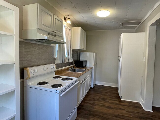 Photo - Charming 2 Bedroom 1 Bathroom Home for Rent! Unit 1938 Oleander St.