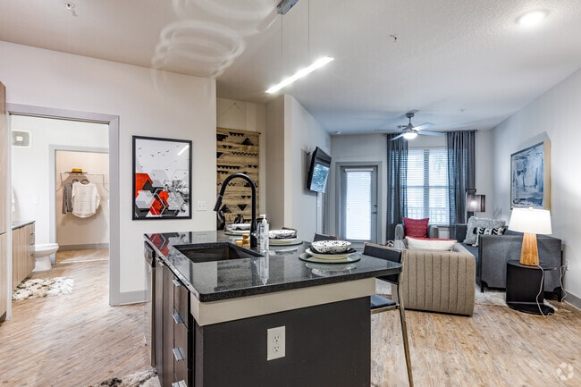 1 BR, 1 BA - 799SF