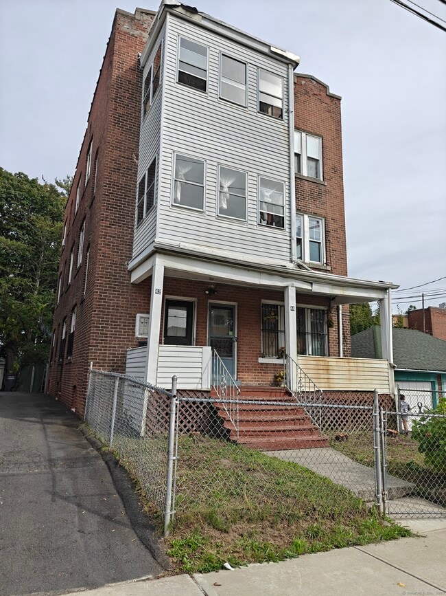 Building Photo - 42 Groton St Unit 2nd Floor