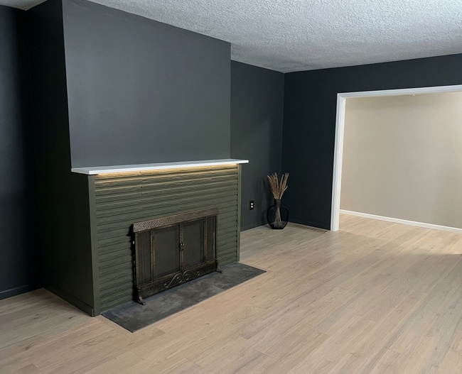 Photo - 15950 Fraser Hwy