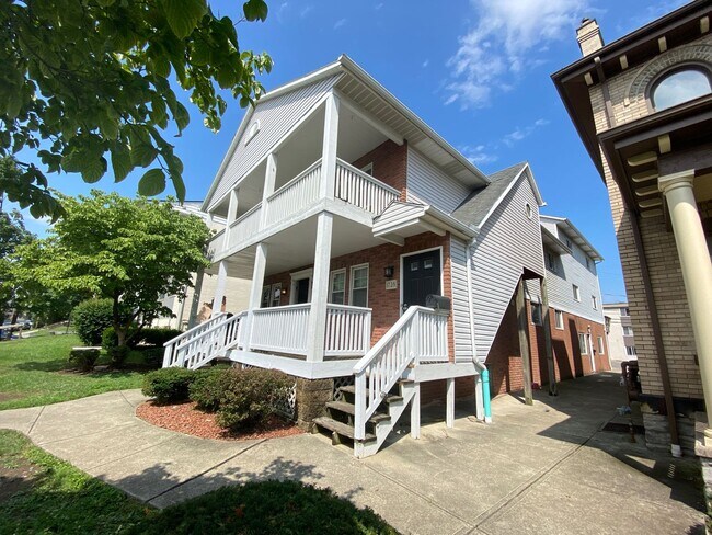 Photo - 1726 Summit St Unit 1728