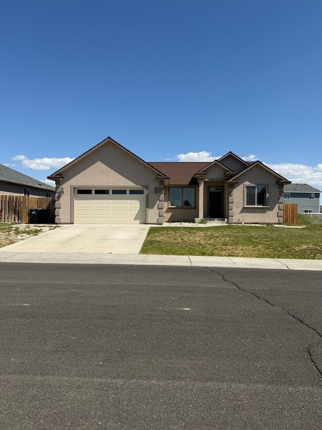 Building Photo - Beautiful Home In Quiet Neighborhood! Landscaping Included!