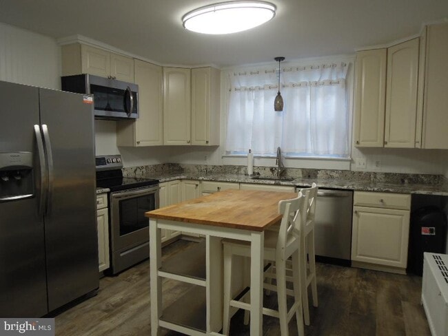 Photo - 6 N Farquhar St