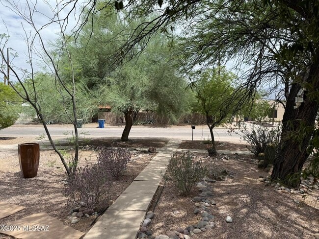 Photo - 2310 E Helen St