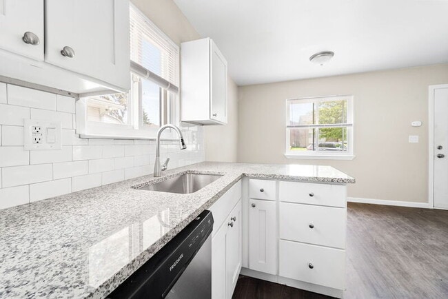 Photo - 422 Farmington Rd