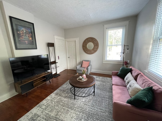 Photo - 920 Ash St Unidad 2