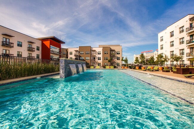 Pool in Fort Worth, TX - Parkside So7 Apartments