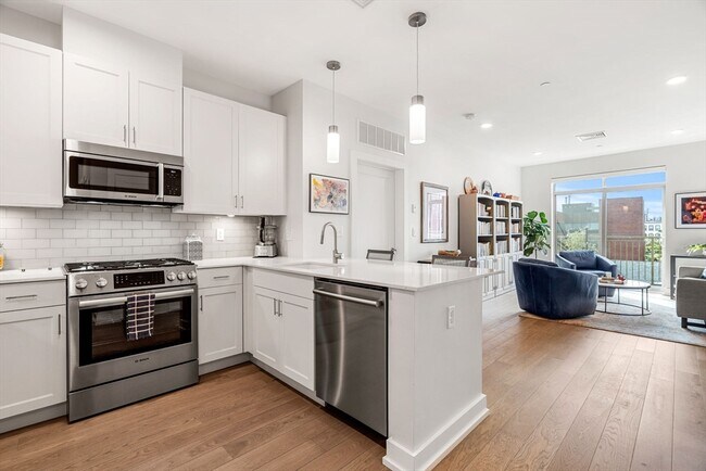 Building Photo - 65 Washington St Unit 502