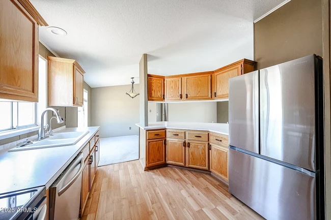 Photo - 118 W Leann Ln