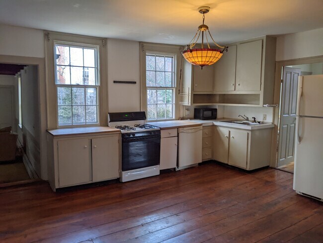 Photo - 98 Transit St