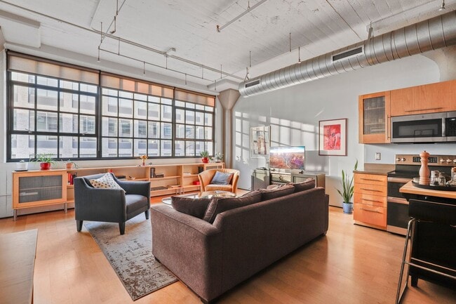 Photo - Stunning Pearl Loft with Washer/Dryer in Unit & Secure Parking