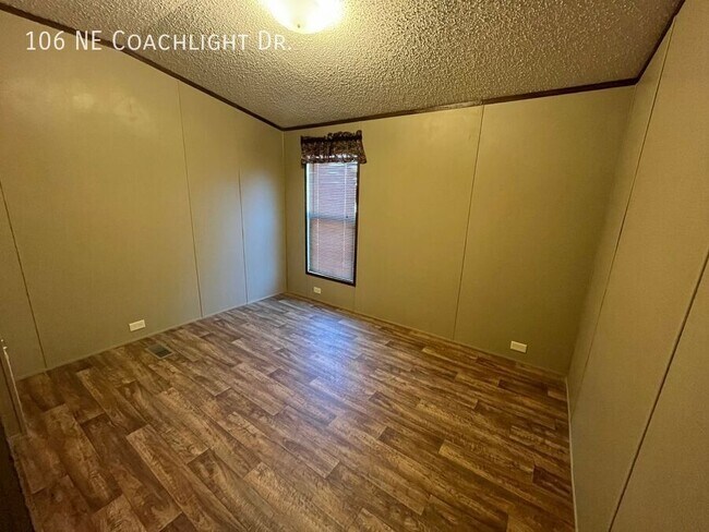 Photo - 106 Coachlight Dr