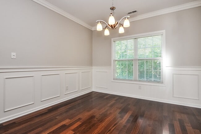 Photo - 564 Hay River St