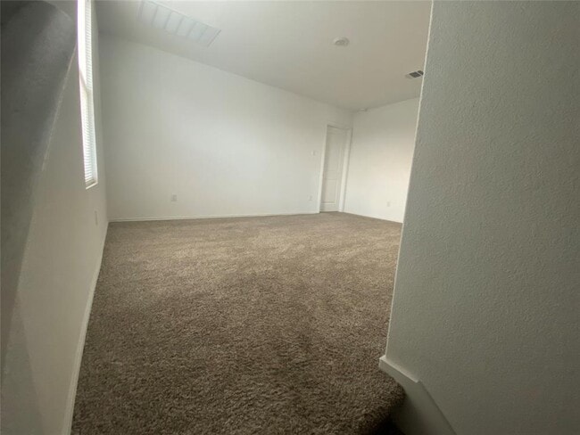 Photo - 385 Amber Gln