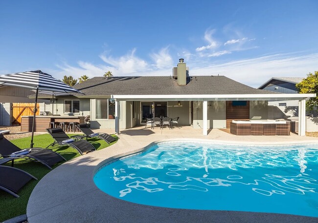 Photo - 709 W Vaughn St