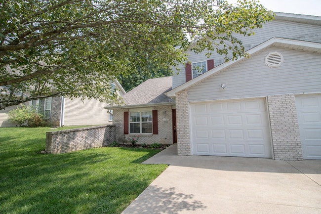 Building Photo - 5567-5569 Pinehurst Ln. Unit 5569 Pinehurst Ln.