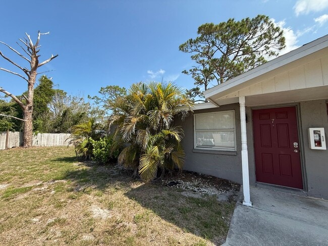 Photo - 2 Bedroom 1 Bath Duplex with Washer/Dryer!...