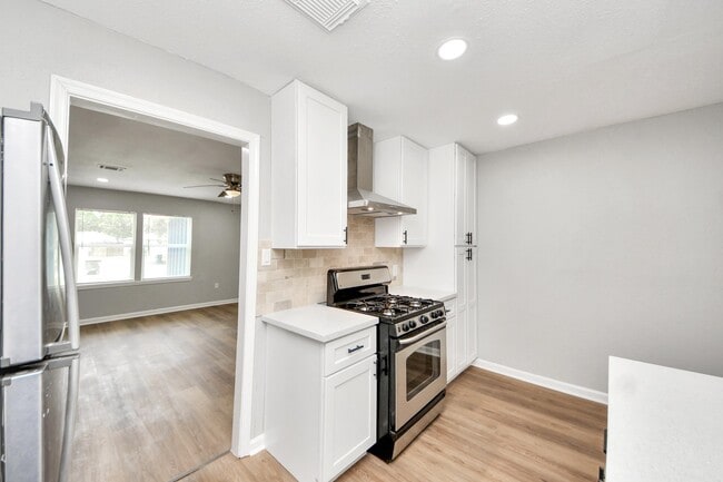 Photo - 710 Canary Cir