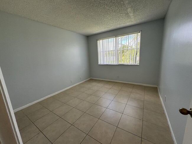 Photo - 8891 Wiles Rd Unidad 303