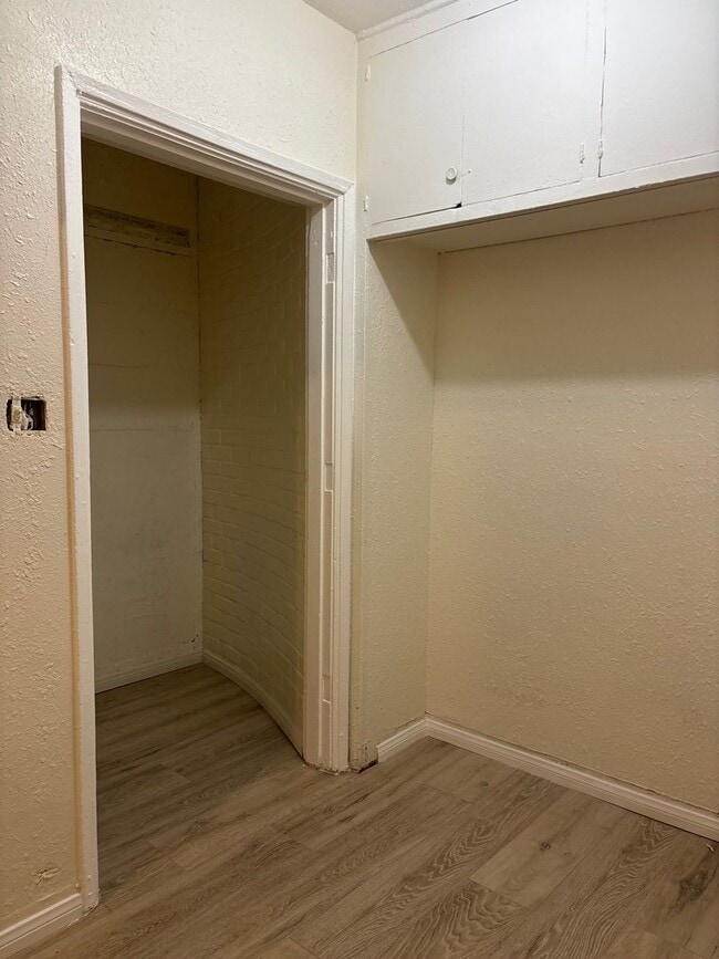 Photo - 1121 W Base Line St