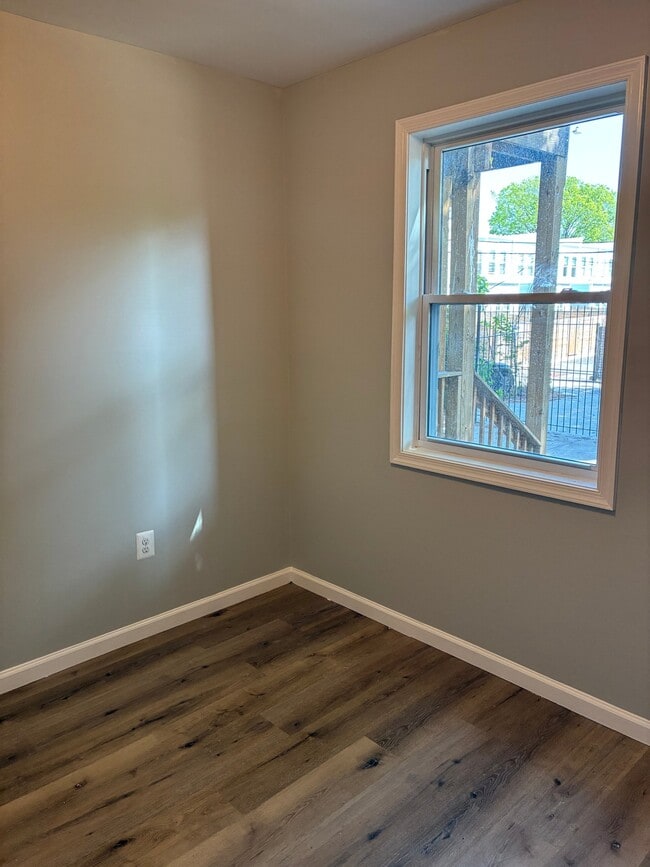 Photo - 1709 E St NE Unit 2