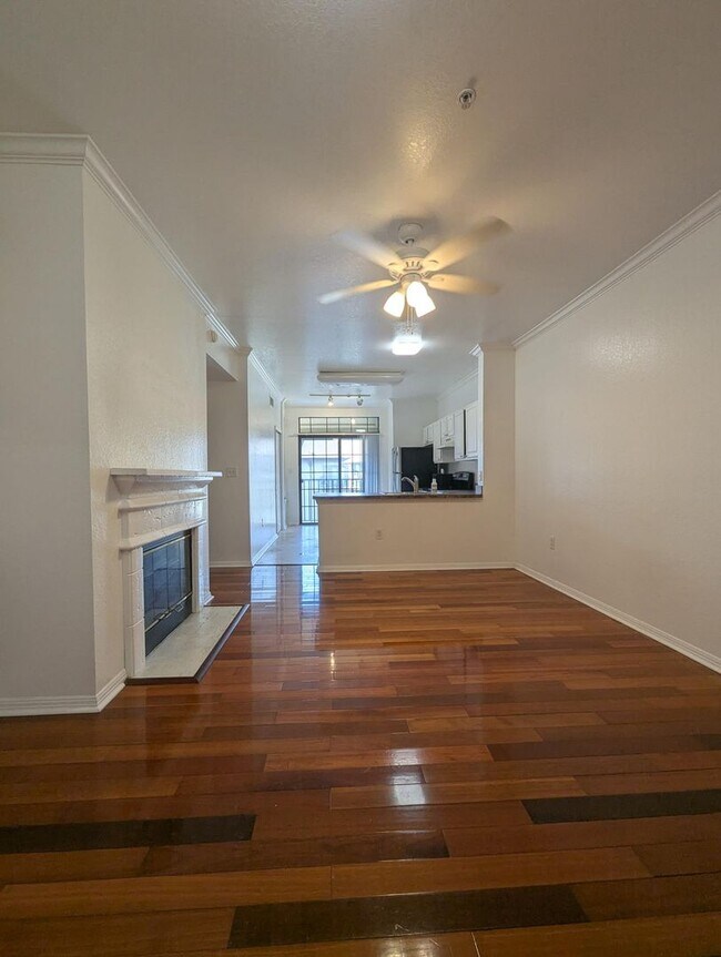 Photo - 1x1 top floor unit with balcony, beautiful...