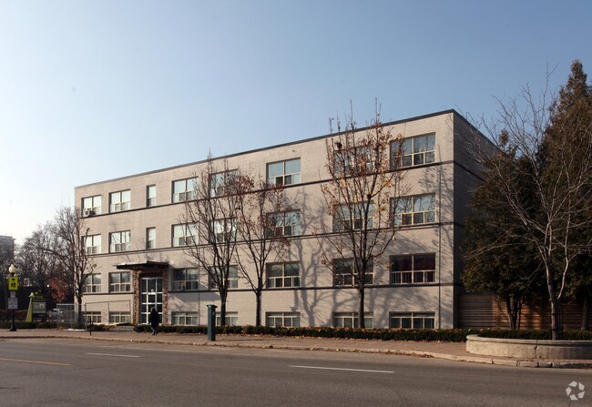 Photo - 206 Lakeshore Rd E