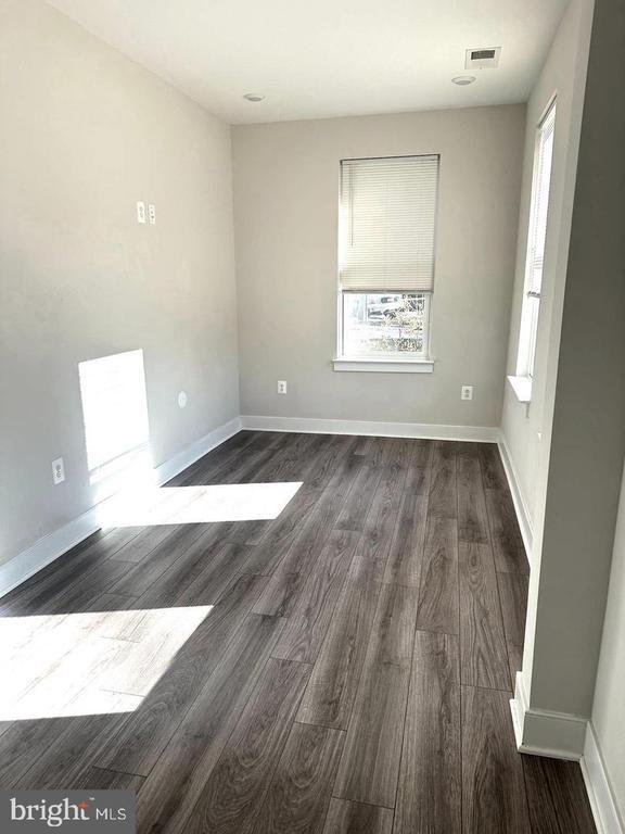 Photo - 946 Hts Aly SE