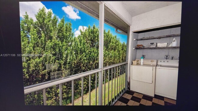 Photo - 430 NE 210th Cir Terrace Unidad 201-3