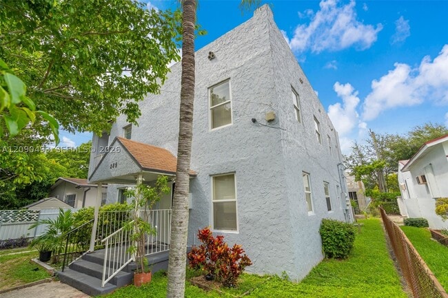 285 NW 44th St Unit 4