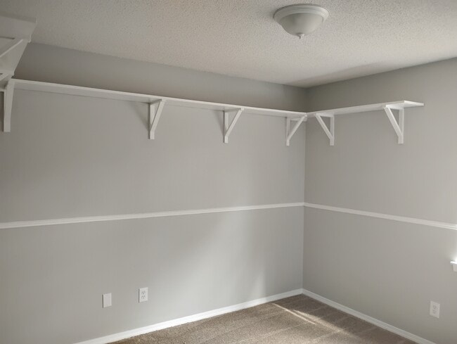 Photo - 5564 Springer Ct