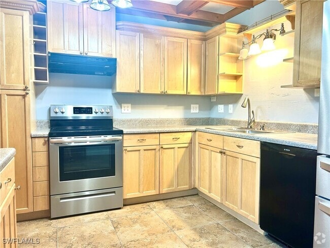 Building Photo - 652 NE 15th Ct Rental