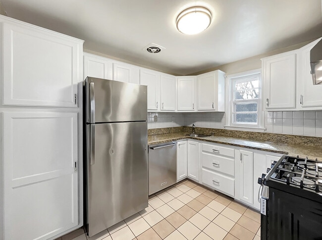 Building Photo - 1832 N Culpeper St