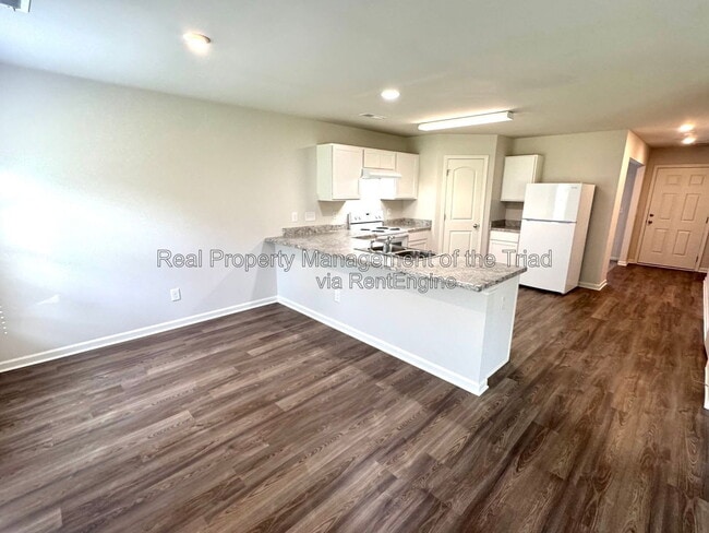Photo - 4104 Devonwood Ct