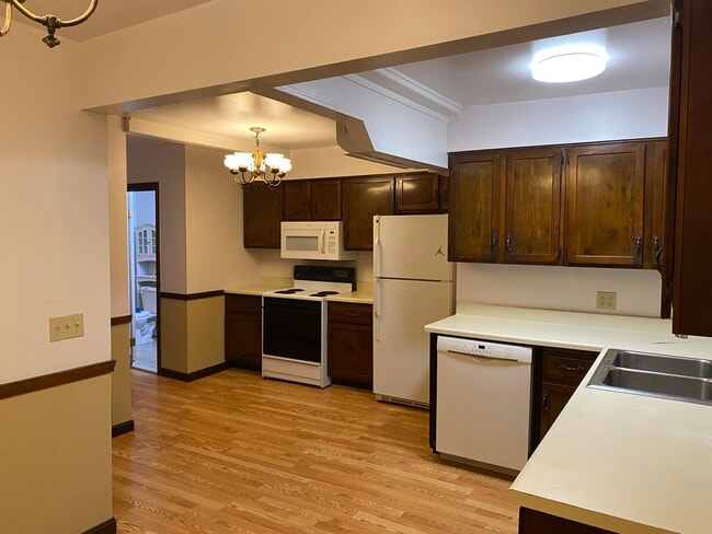 Building Photo - 1425 Manville Rd Unit 4