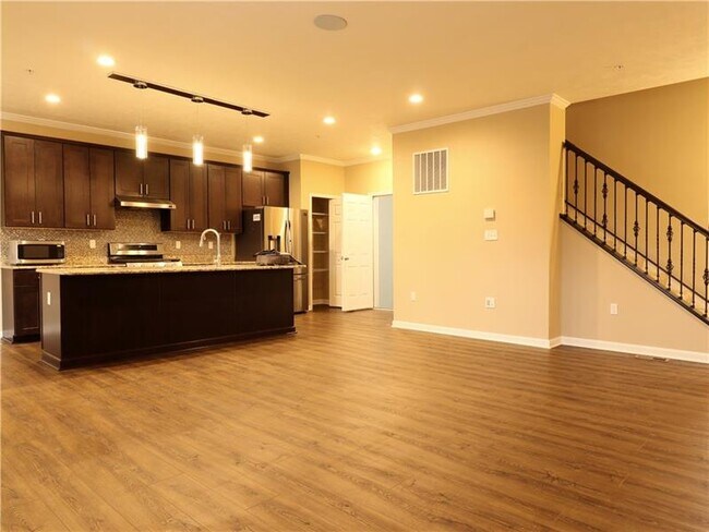 Photo - 605 Alessia Ct