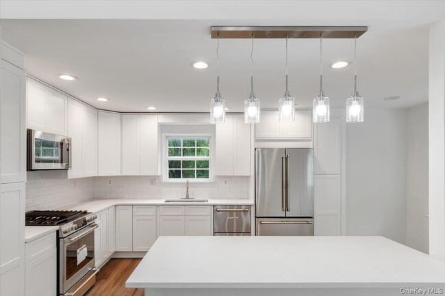 Photo - 2 Winterberry Ln